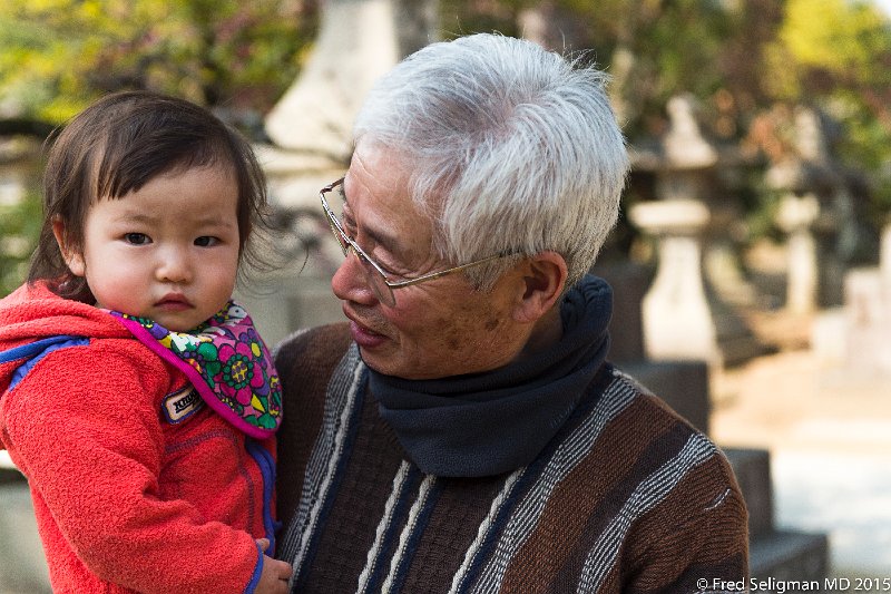 20150313_140807 D4S.jpg - Grandfather and granddaughter, Kyoto